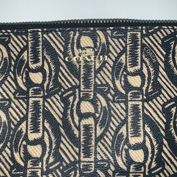 NWT Coach wristlet - Picture 4 of 7